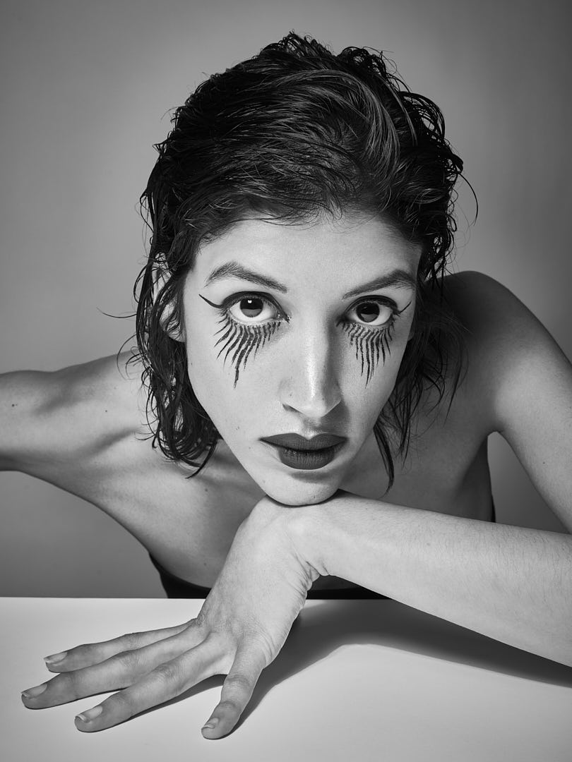 Vogue-Ukraine-Magazine-Beauty-Editorial-Giacometti-Drawing-Black-White-0442 1