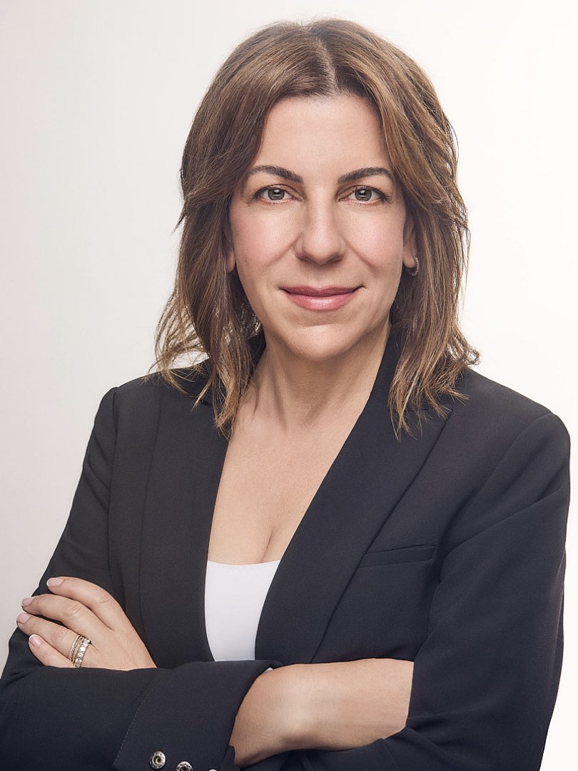 Headshot of Executive of Sales in American way without shadows.
