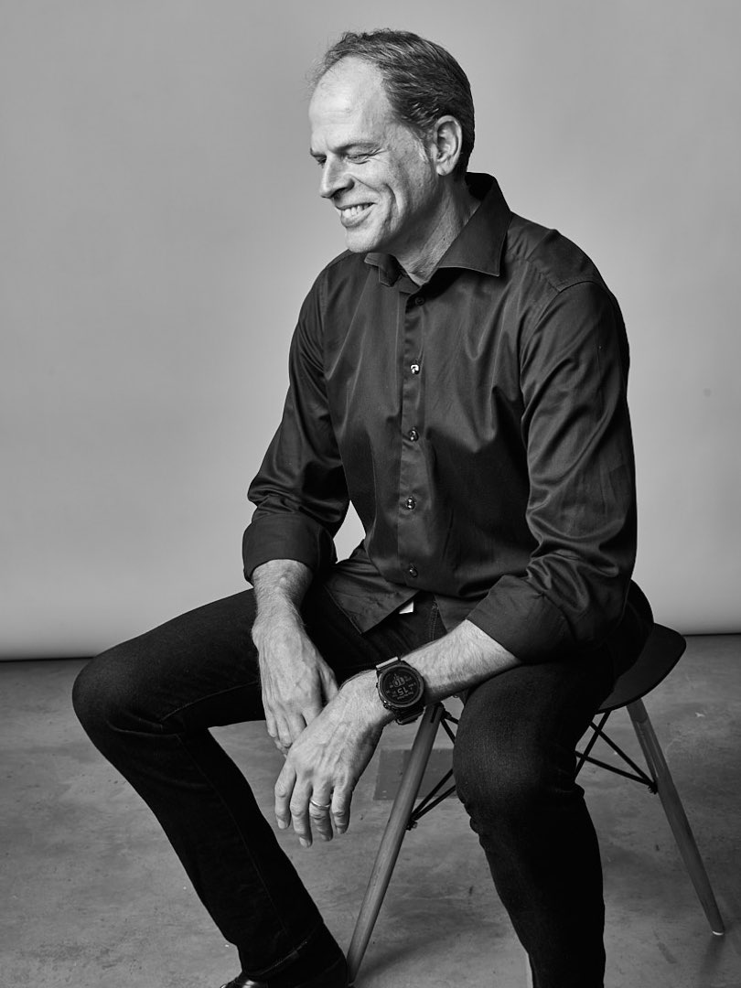 Portrait of CMO Eckart Thoel in relaxing actitud